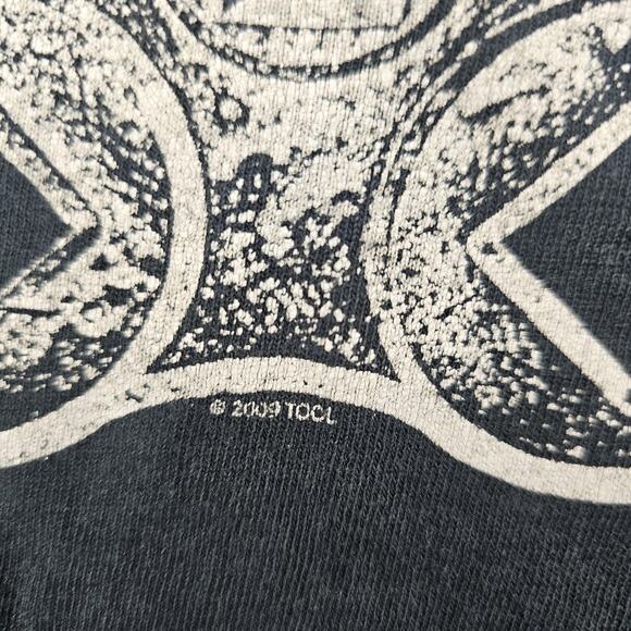 Tool Shirt Mens Large Black Cutoff Tank Sleeveless Rock 2009 Wrench Y2K Undertow - Picture 6 of 6